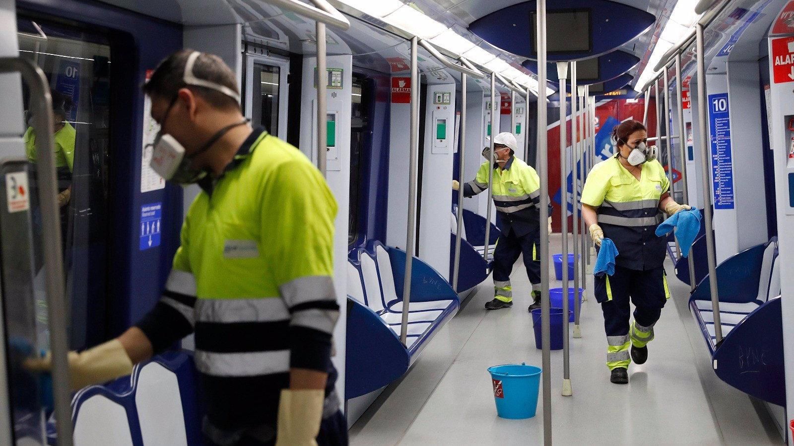 La Comunidad de Madrid invierte tres millones en la limpieza de los 300 kilómetros de vías de Metro