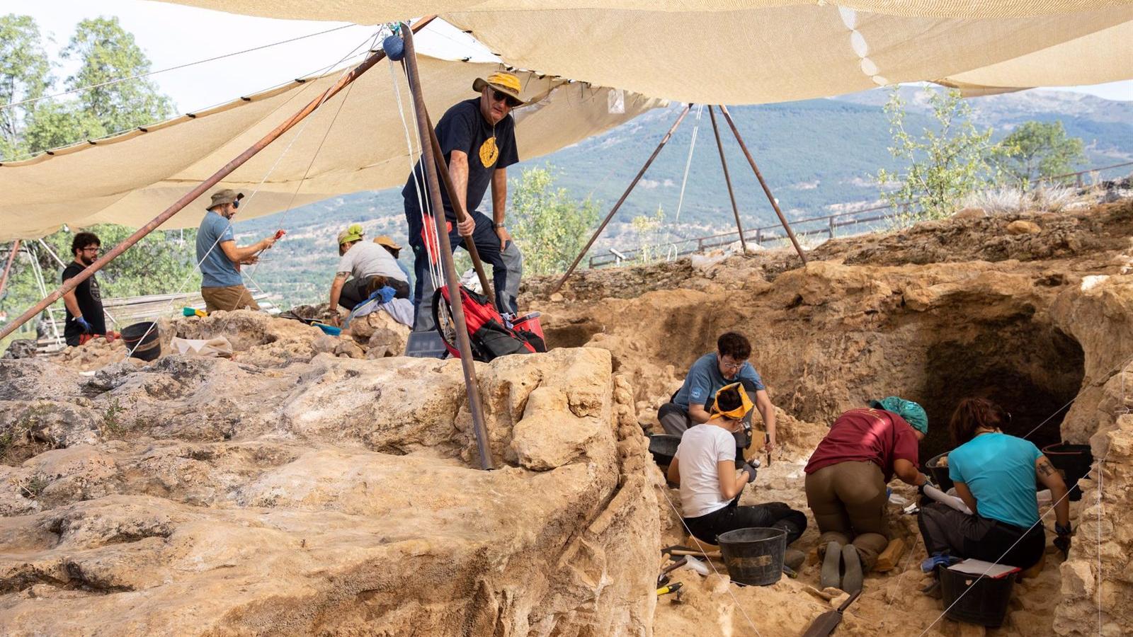 Comienzan las nuevas excavaciones en el yacimiento que ha probado la capacidad simbólica de los neandertales en Pinilla del Valle