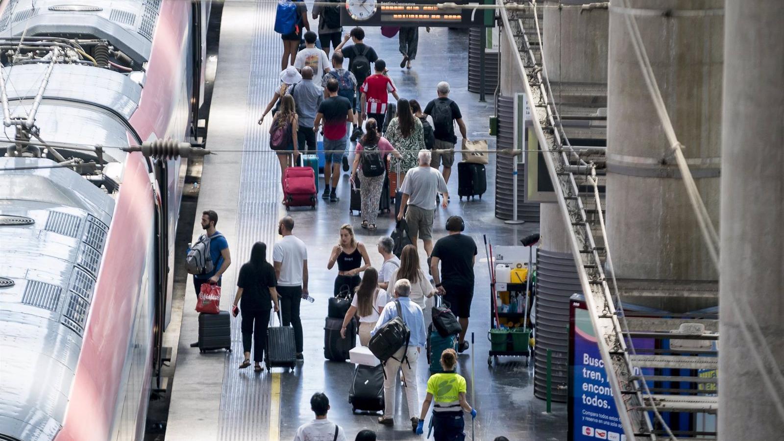 Renfe vende 1,5 millones de billetes para jóvenes de entre 18 y 30 años gracias a la iniciativa Verano Joven