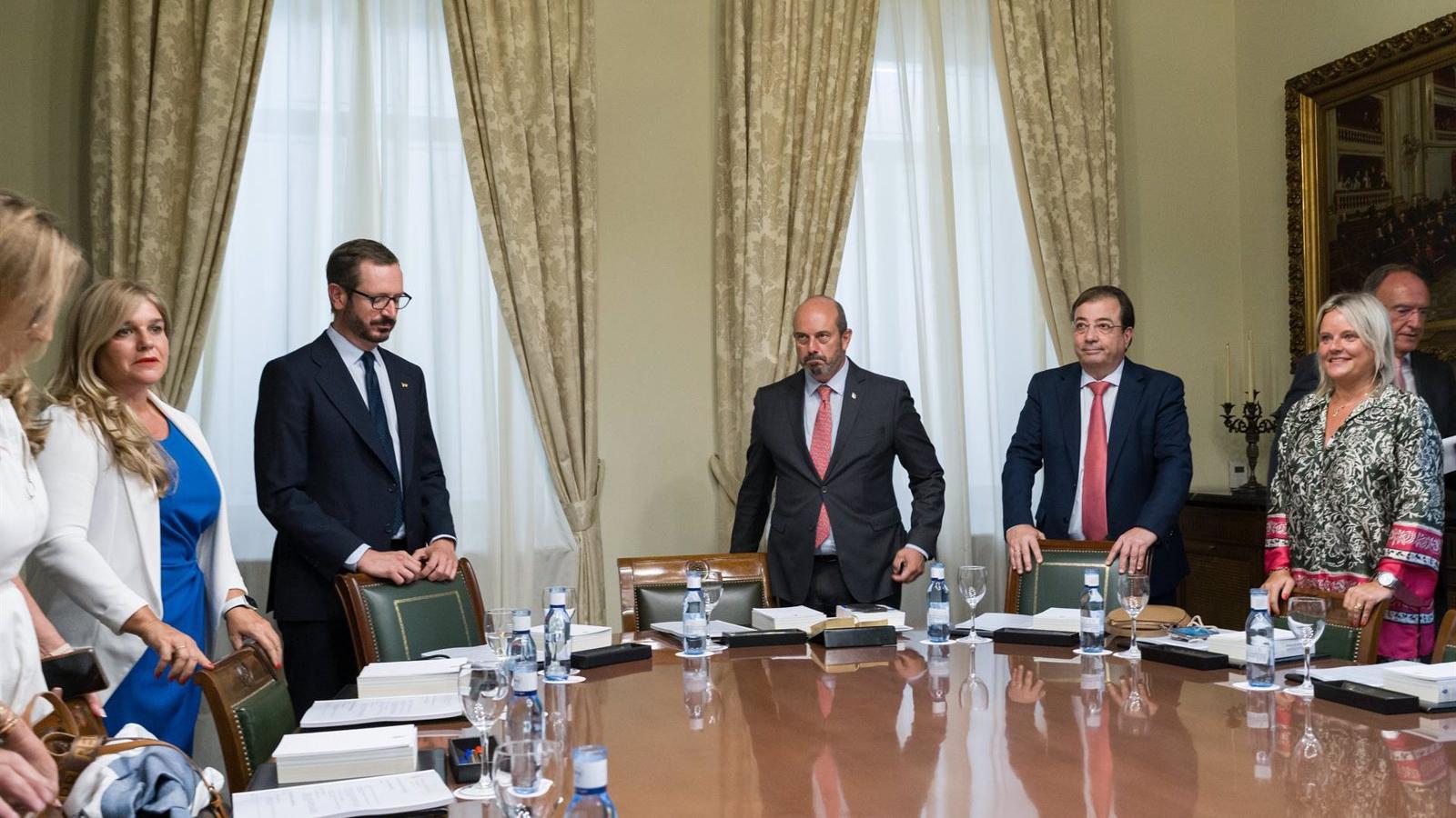 El presidente del Senado recibirá un salario de más de 12.680 euros al mes, y los vicepresidentes unos 9.600 euros