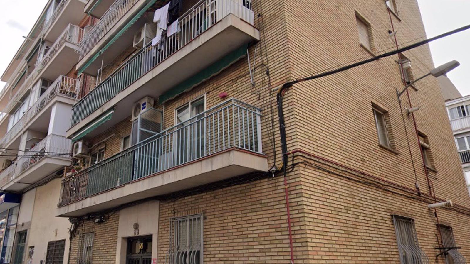 Grave un joven que cayó desde la fachada de su casa, a la que escaló tras olvidarse las llaves