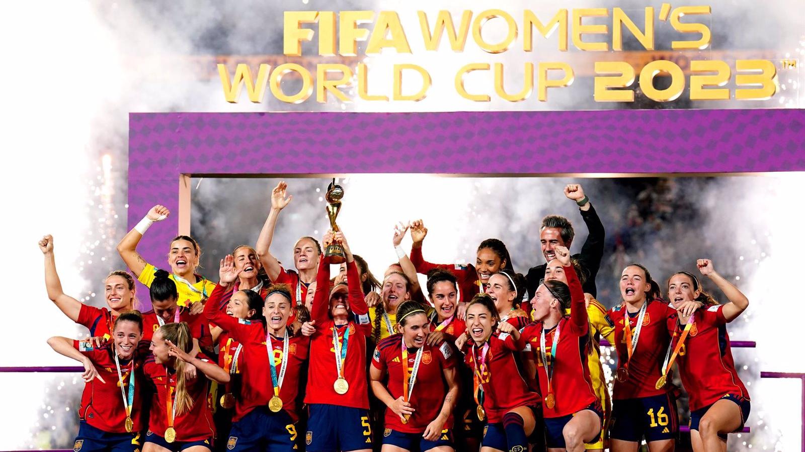 Ayuso, Almeida y otros políticos madrileños felicitan a las futbolistas españolas por su victoria en el Mundial