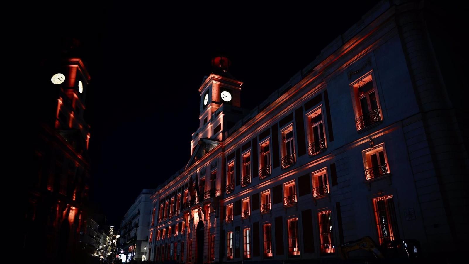 La Comunidad ilumina la Real Casa de Correos con el color naranja para dar visibilidad al Síndrome DYRK 1A