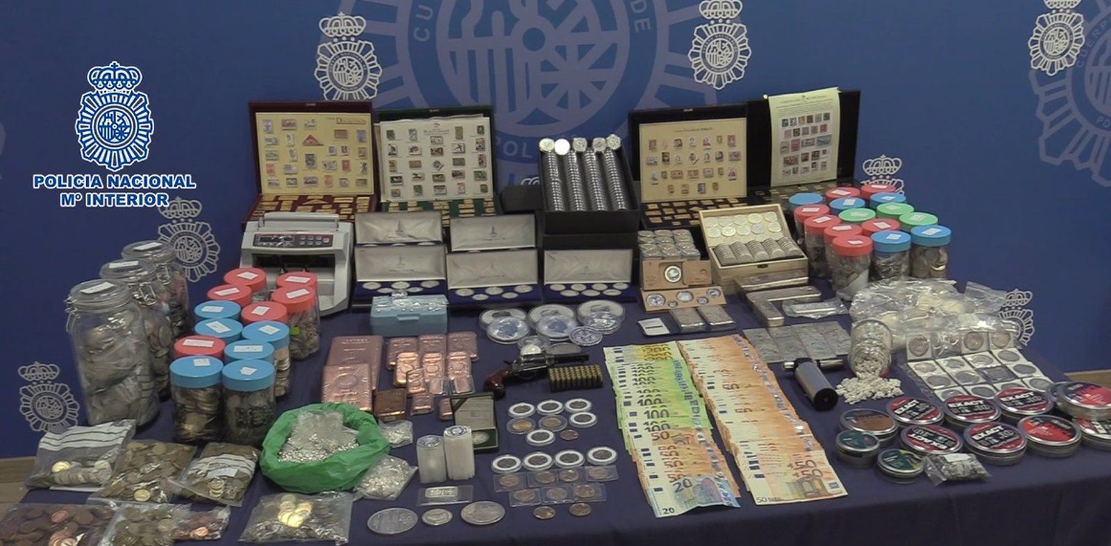  Desmantelado un grupo que estafaba mediante el empeño de monedas y lingotes de oro falsos