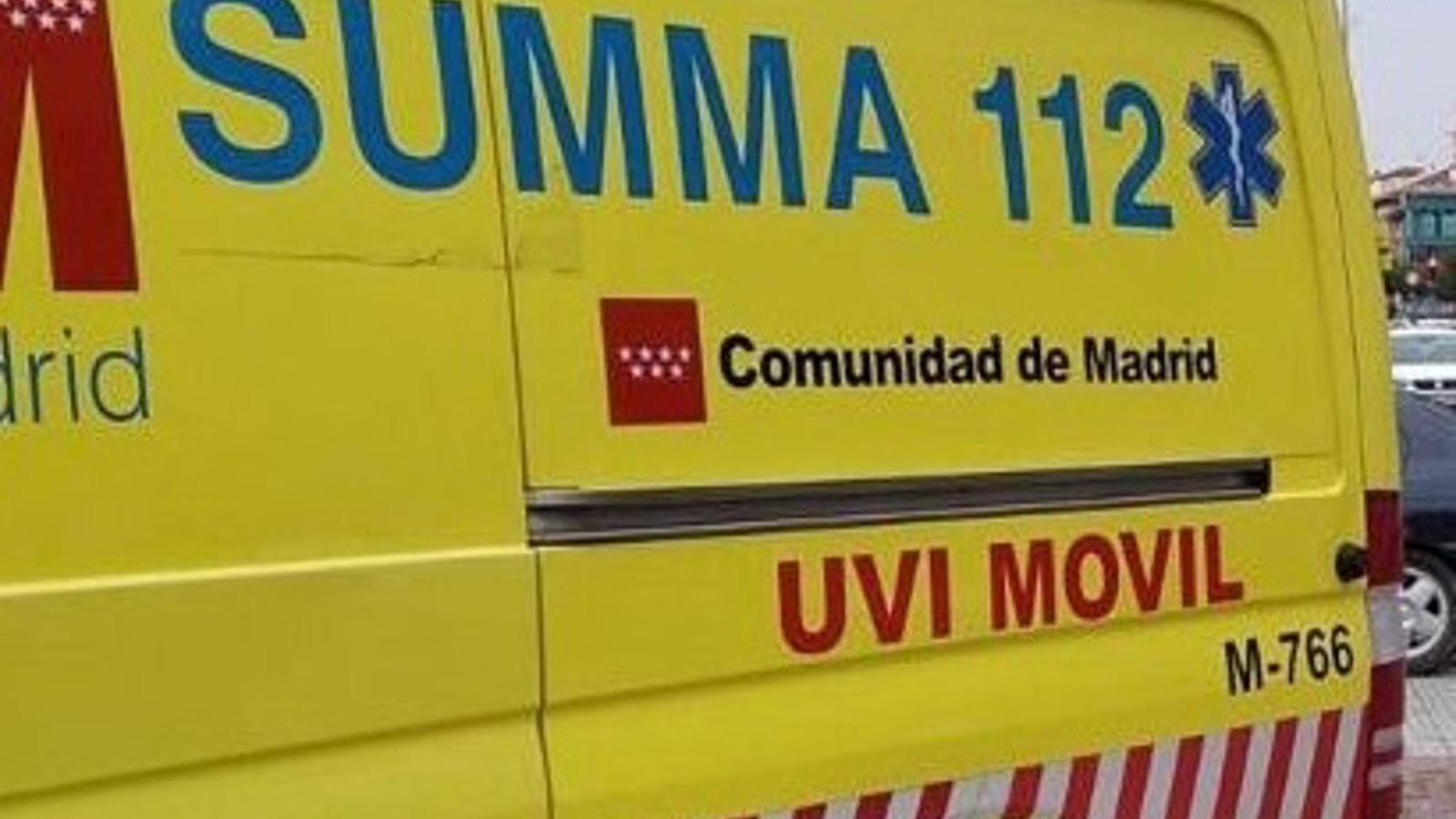 Herido un trabajador al cortarse la muñeca mientras instalaba un aparato de aire acondicionado en Ópera