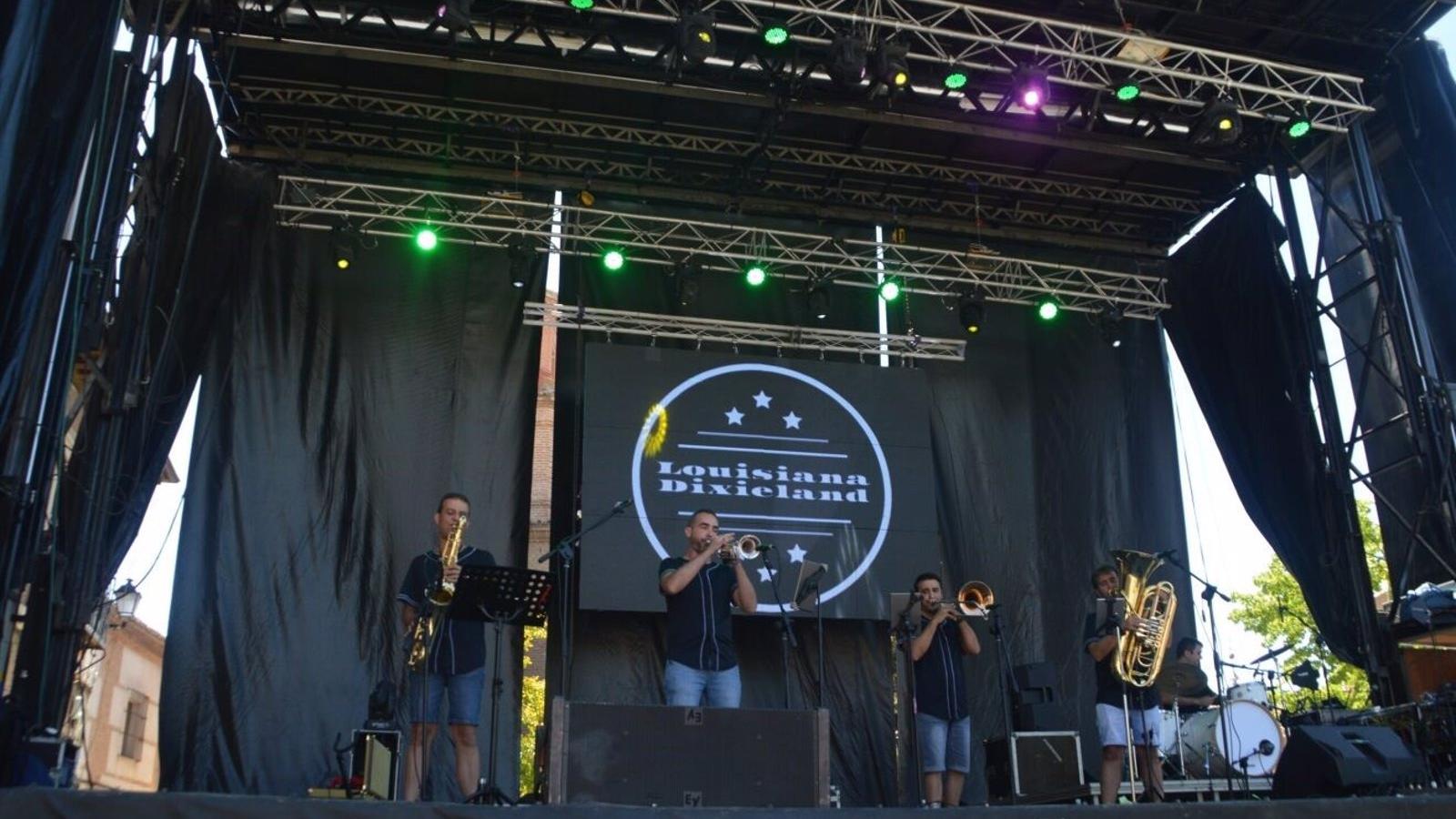 Música en directo en la Plaza de Cervantes a mediodía, una de las novedades de las fiestas de Alcalá