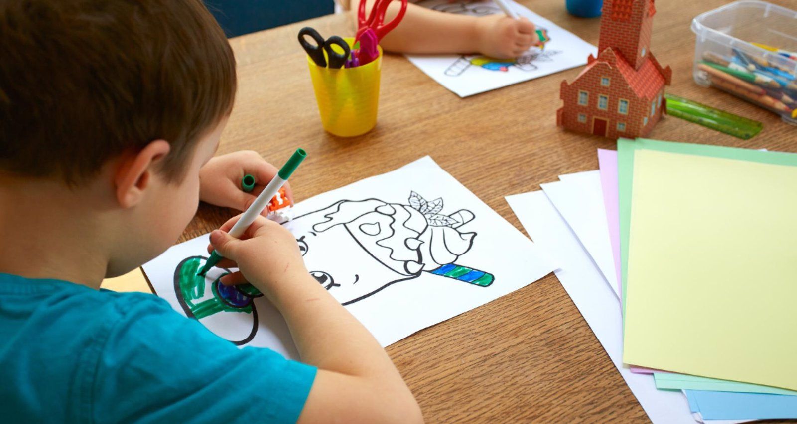 La Comunidad dará ayudas a las familias acogedoras de hasta 5.000 euros anuales por niño para gastos extraordinarios