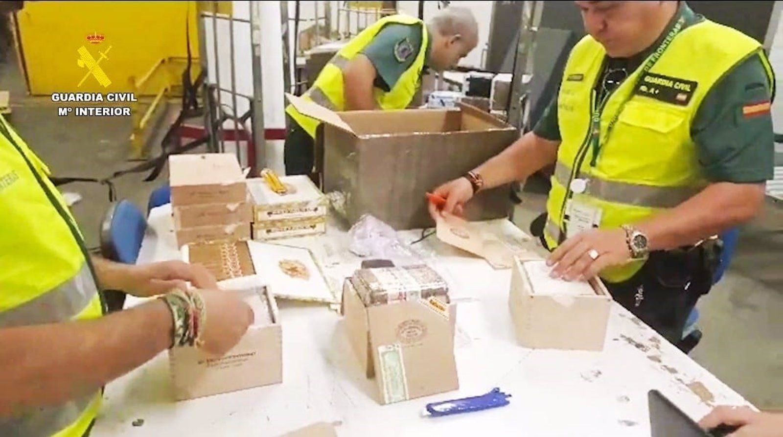  Requisados en Barajas 145.000 puros por valor de tres millones que se querían exportar ilegalmente