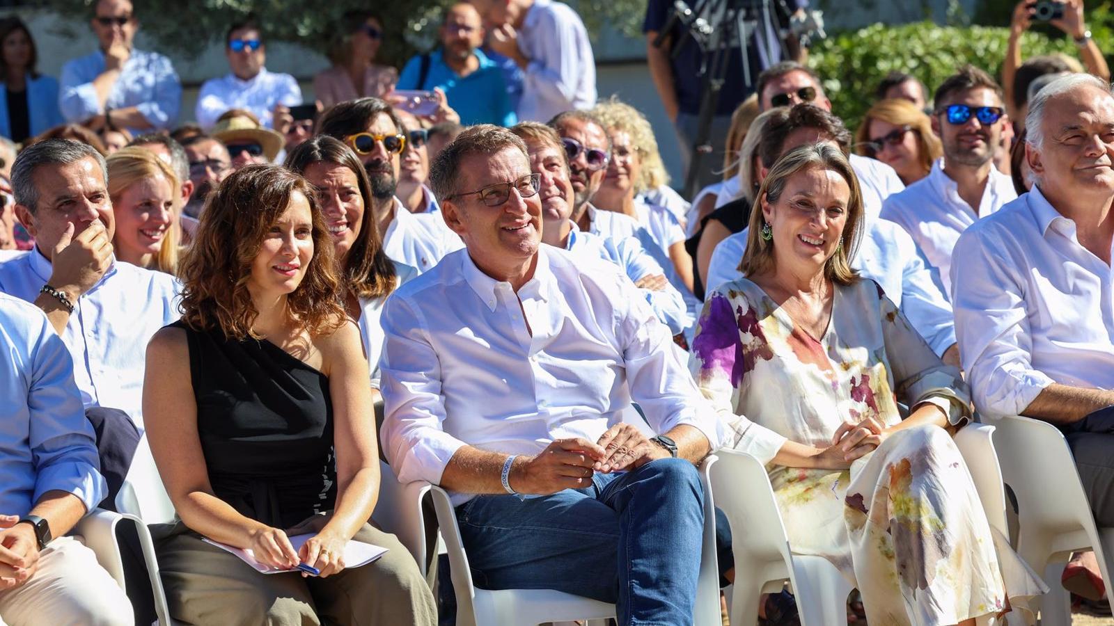 Díaz Ayuso respalda a Feijóo y defiende examinar "todas las alternativas" para formar gobierno