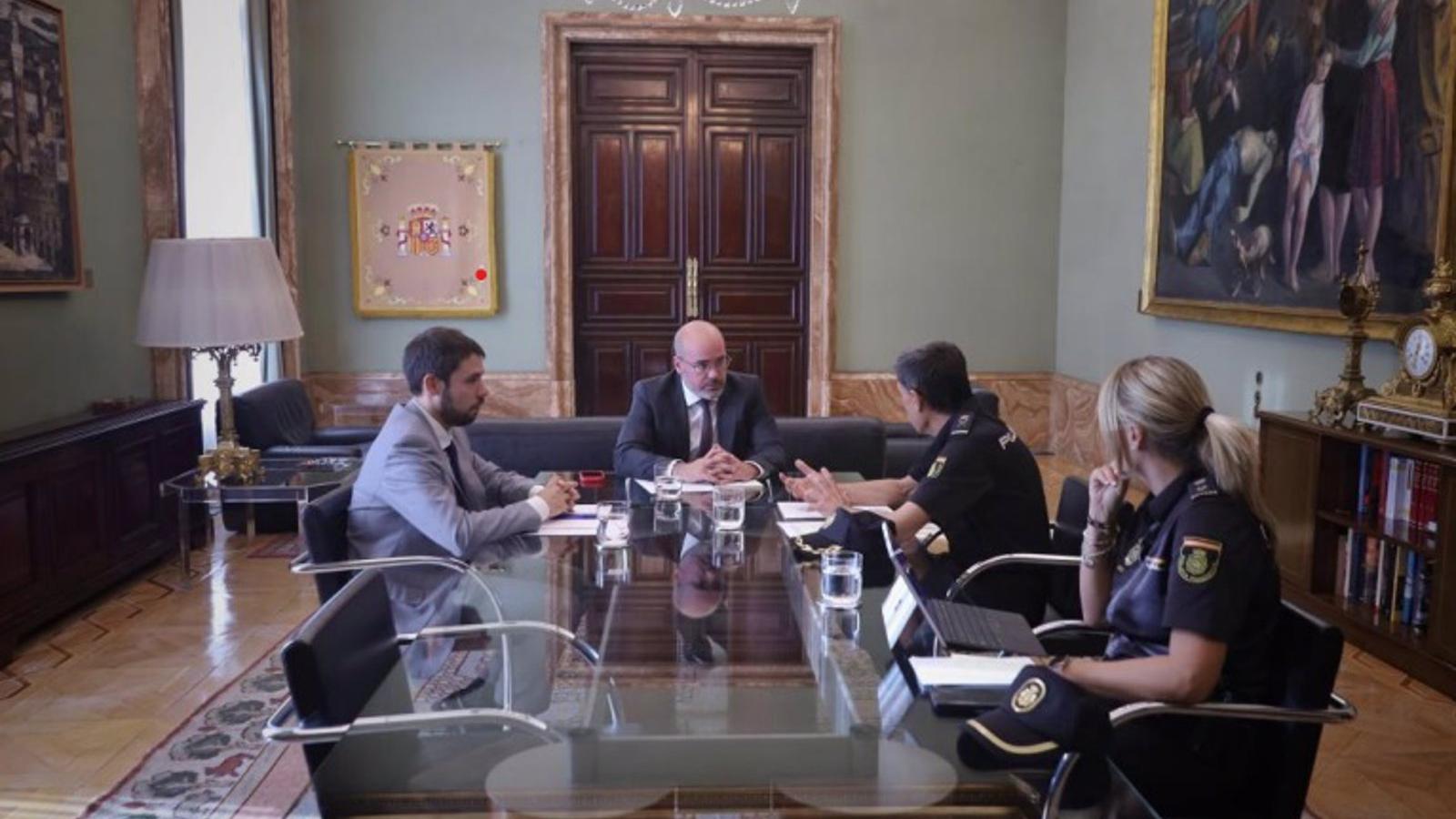 El delegado de Gobierno se reúne con los jefes de Policía y Guardia Civil en Madrid para analizar situación de seguridad