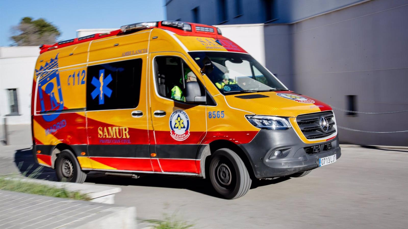  Un turismo pierde el control en Usera y arrolla a varias personas que estaban sentadas en la terraza de un bar