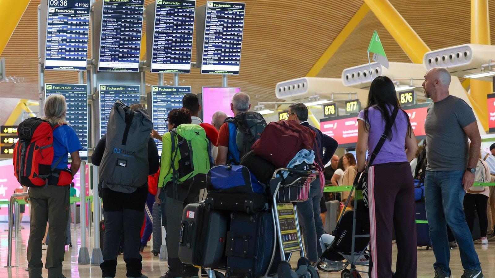 Numerosos retrasos y cancelaciones en el Aeropuerto Adolfo Suárez Madrid-Barajas por el temporal