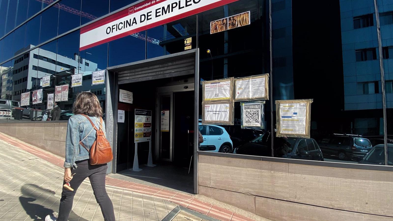 El paro sube en agosto en 24.826 personas tras cinco meses de descensos y vuelve a pasar de 2,7 millones