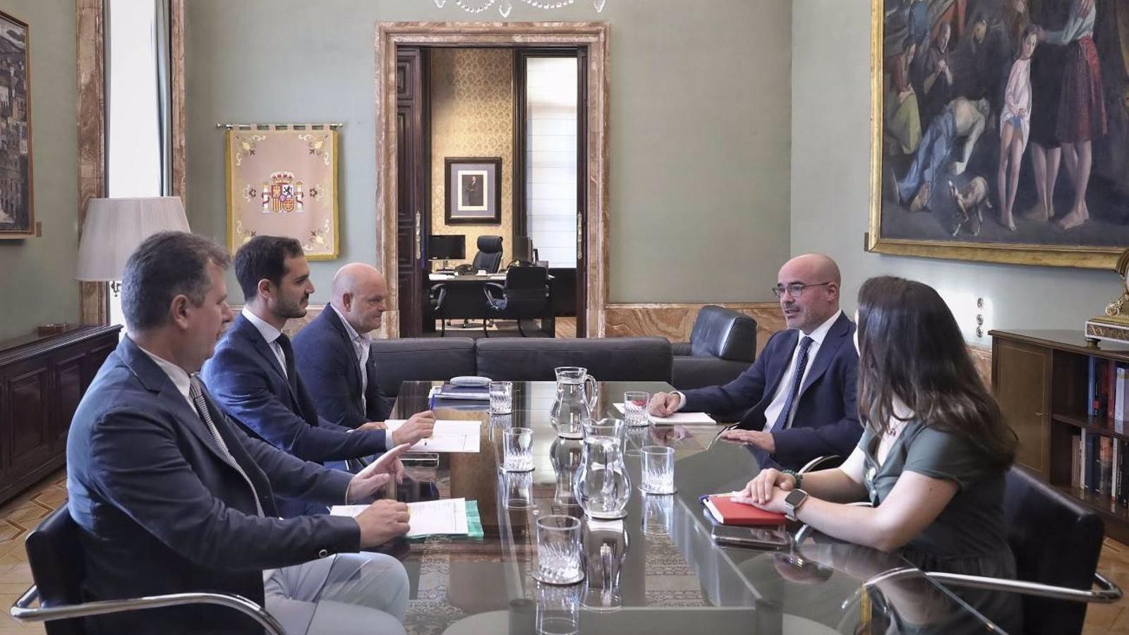 El alcalde de Torrejón se reúne con el delegado del Gobierno para afianzar la colaboración y mejorar la seguridad