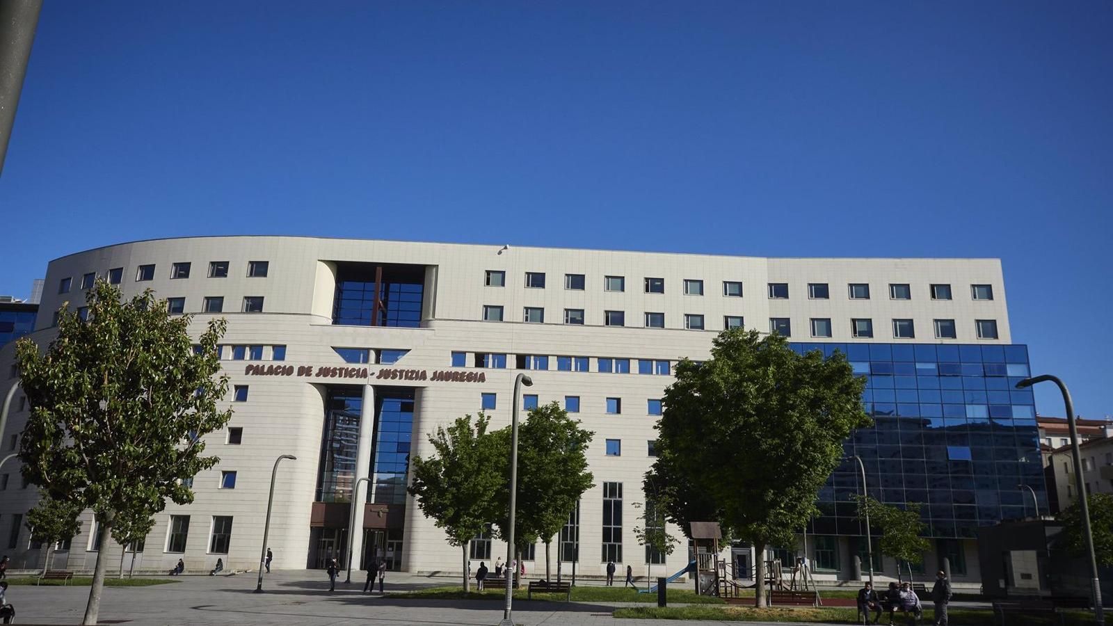 El TSJN rebaja en un año la pena a uno de los condenados de la Manada por la ley de 'solo sí es sí'