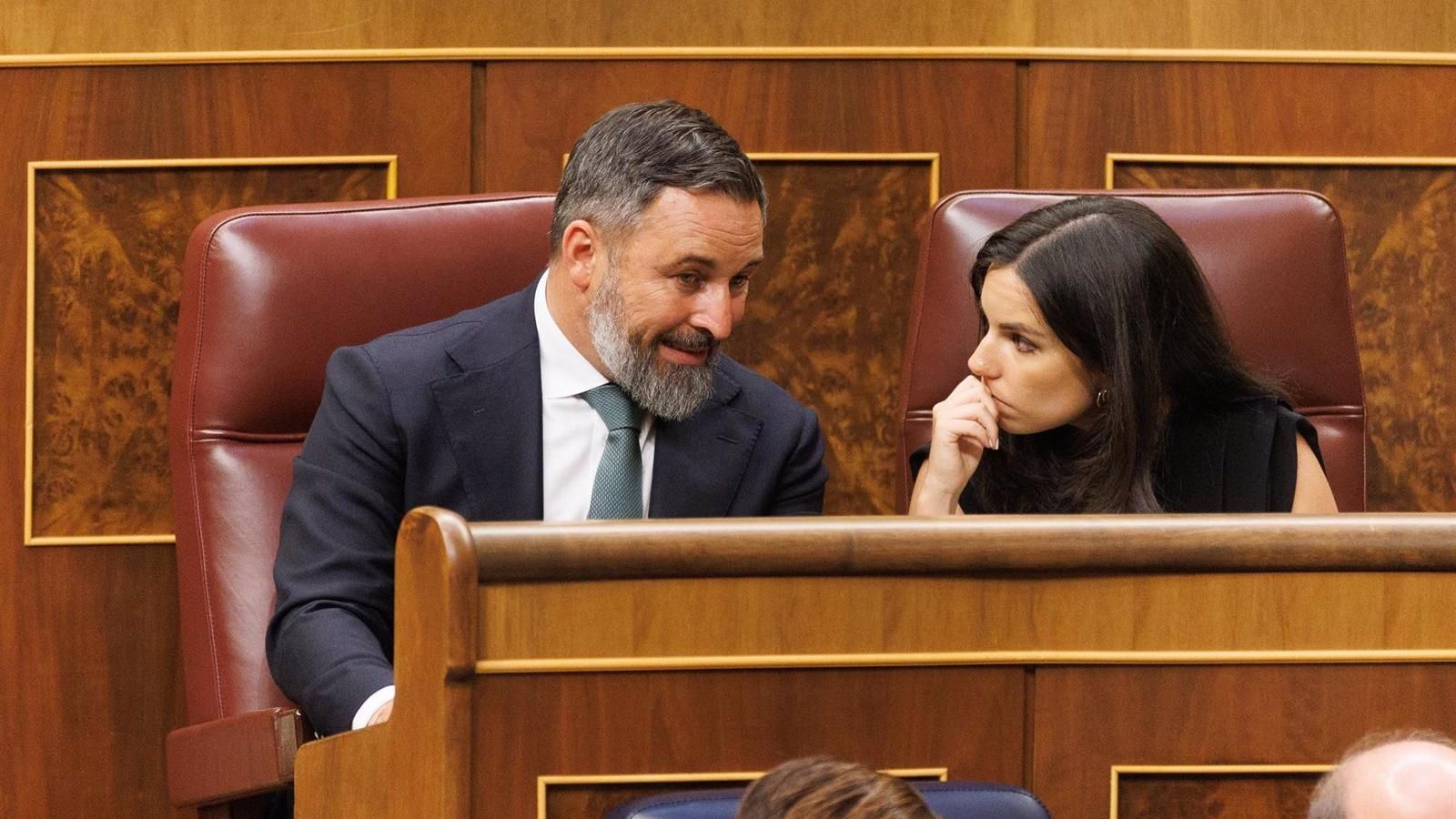 Los diputados de Vox abandonan el hemiciclo del Congreso durante la intervención en gallego de un diputado del PSOE
