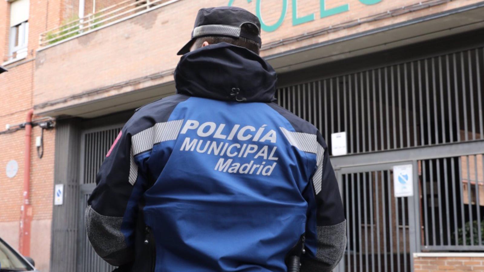  Un niño de 13 años hiere con un cuchillo a un chico de 16 en  Puente de Vallecas porque le hizo un gesto de los Trinitarios