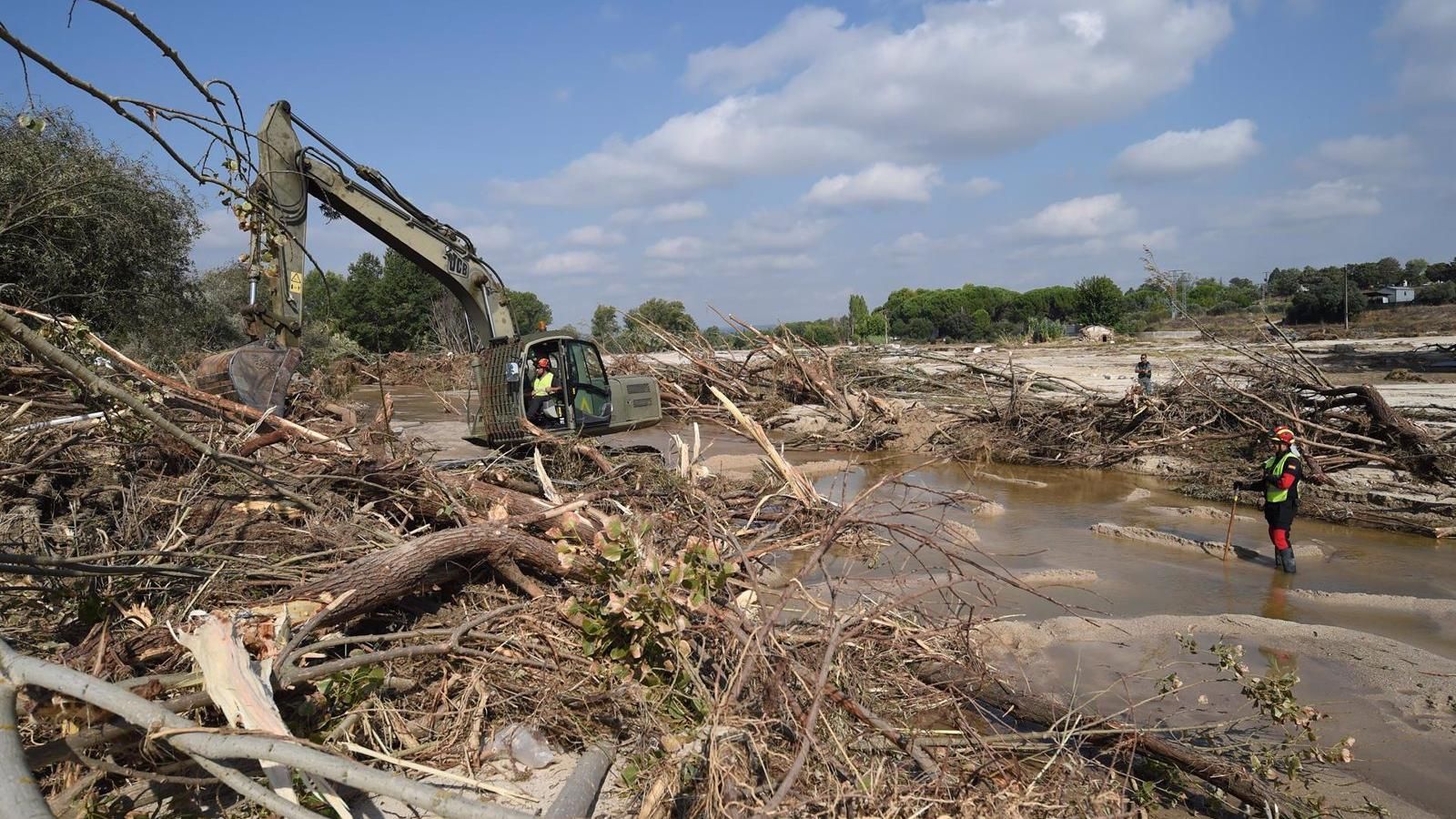Limpiados 29,5 kilómetros de calles y retirados casi 4.000 toneladas de lodo tras la DANA