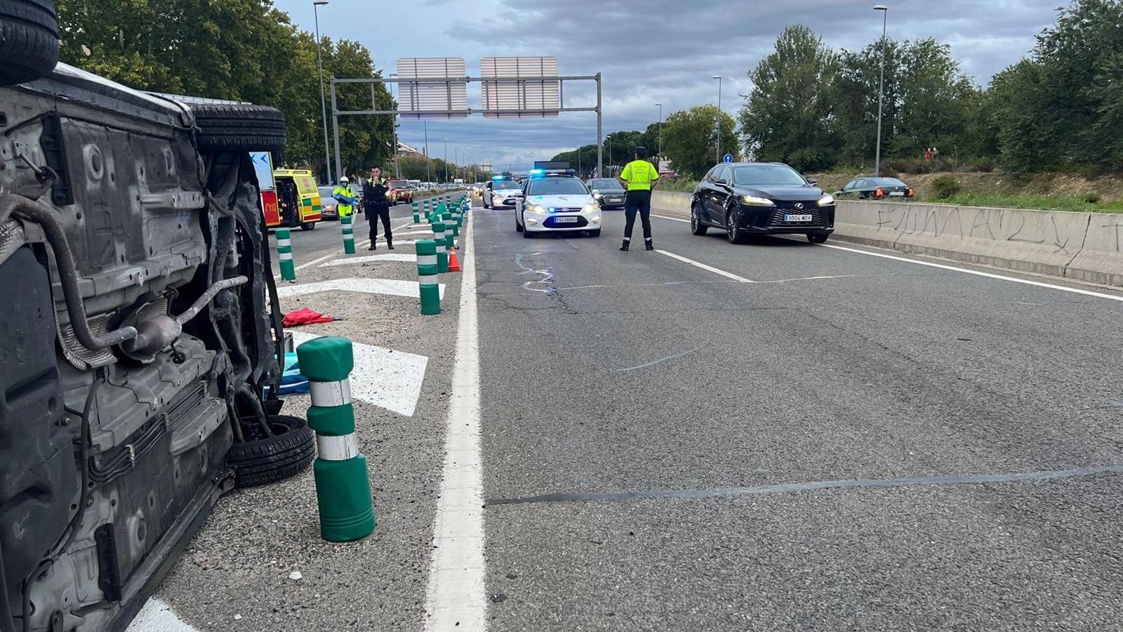  Dos heridas, una de ellas muy grave, tras sufrir un accidente y dar varias vueltas de campana en Pozuelo