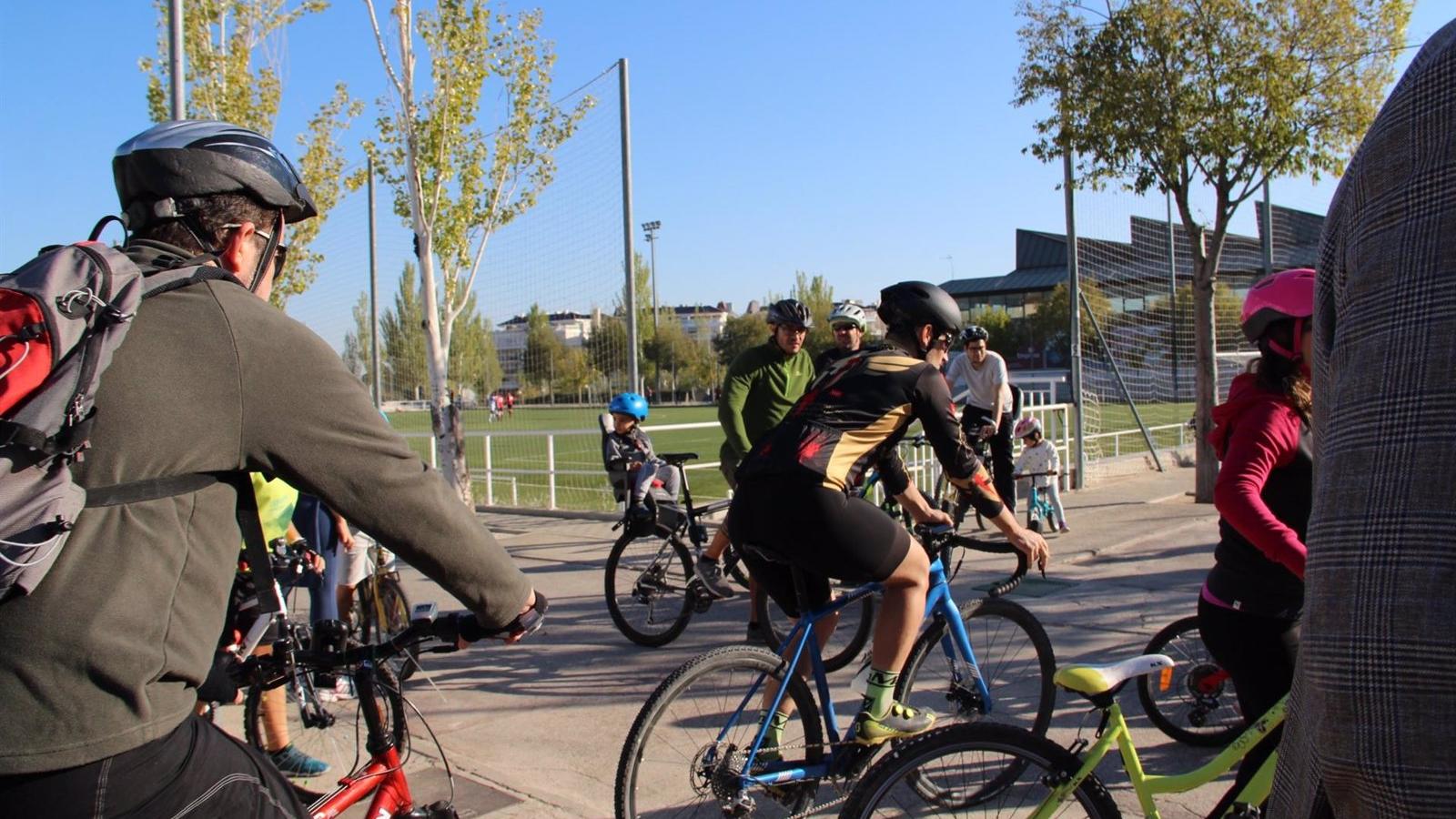El concejal de Deportes de Arganda se reúne con más de 30 monitores del servicio municipal para escuchar sus propuestas
