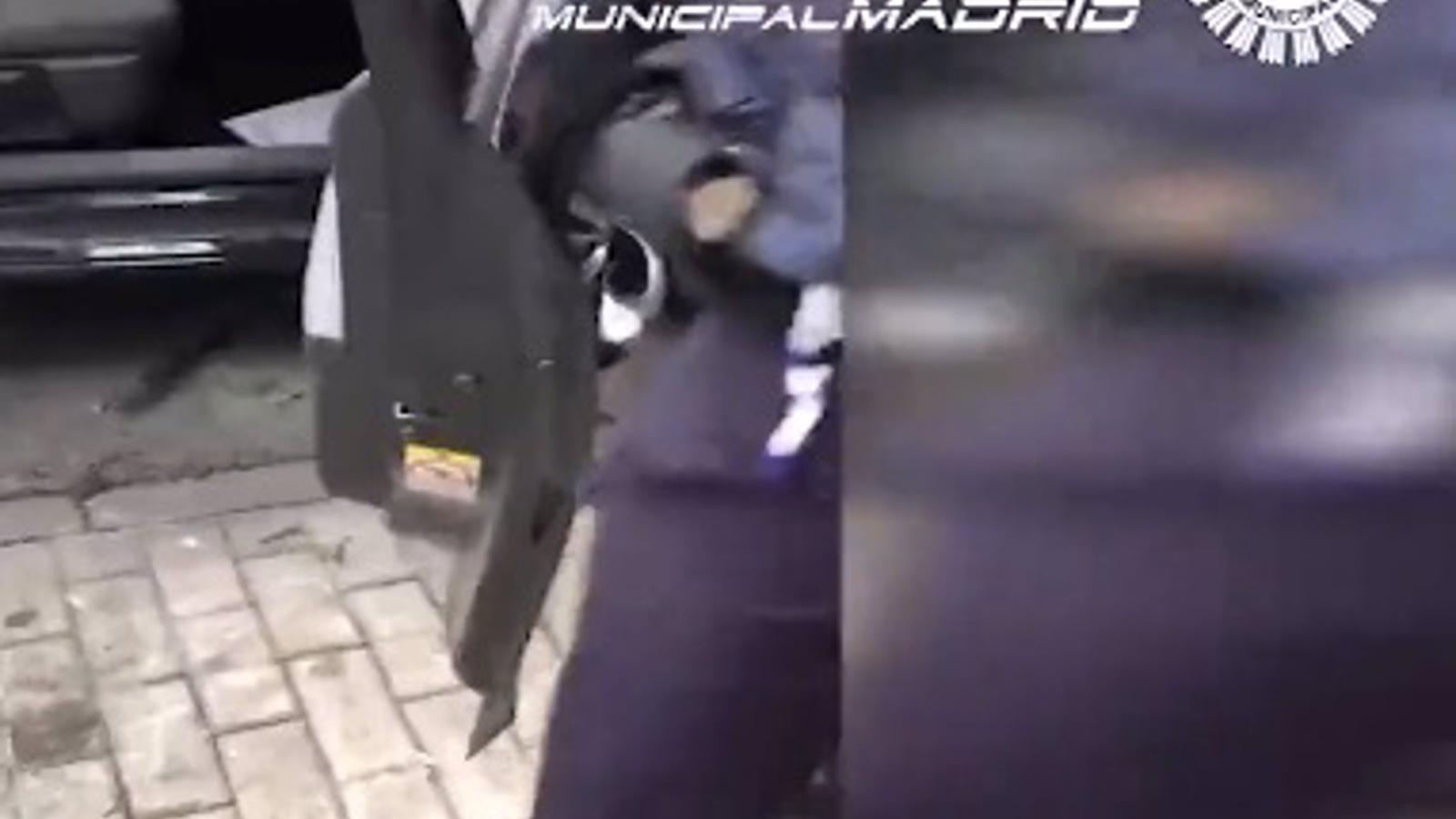 Detenida una pareja en pleno centro por llevar escondidas en su coche bolsitas de tusi, cocaína, marihuana y metanfetaminas