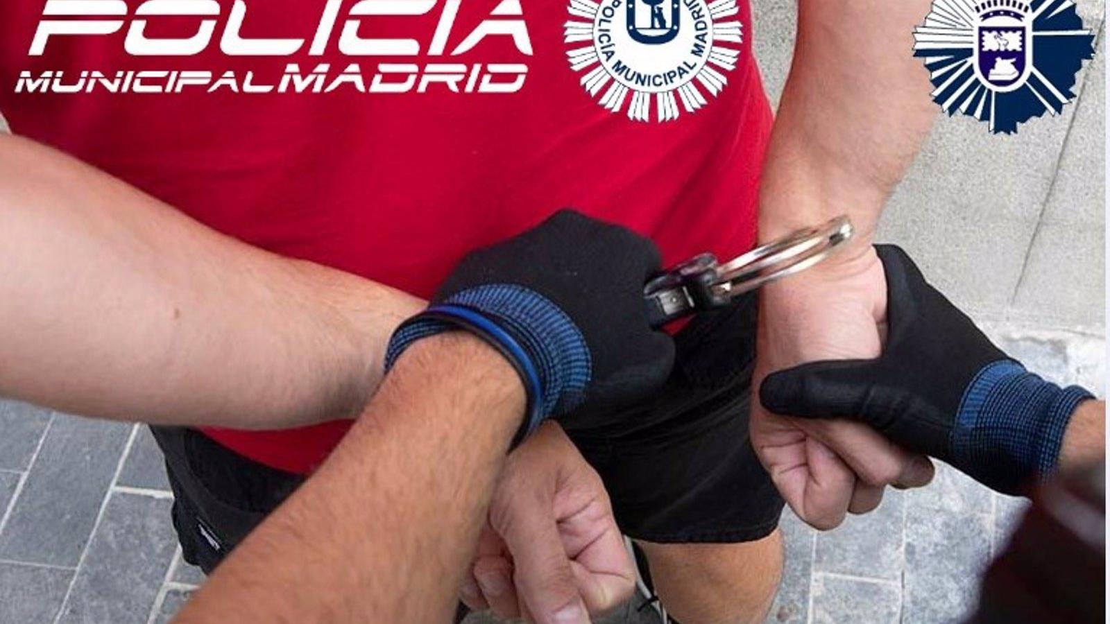 Detenido por vender MDMA en una fiesta en plena calle en Villaverde