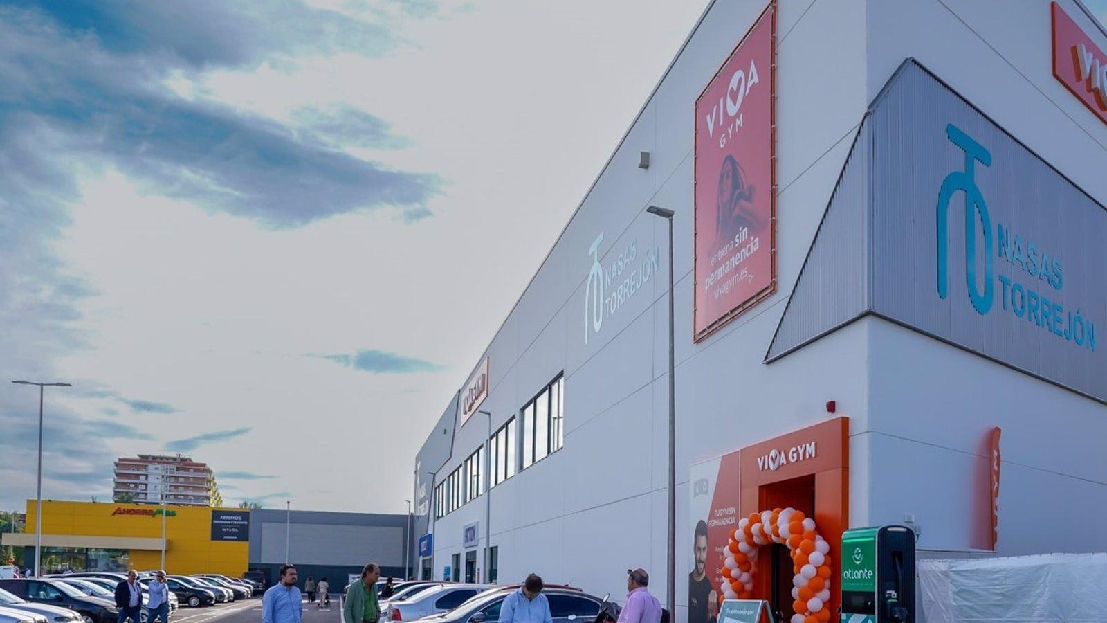 Abre en Torrejón un nuevo centro comercial en el municipio, que generará 120 puestos de trabajo