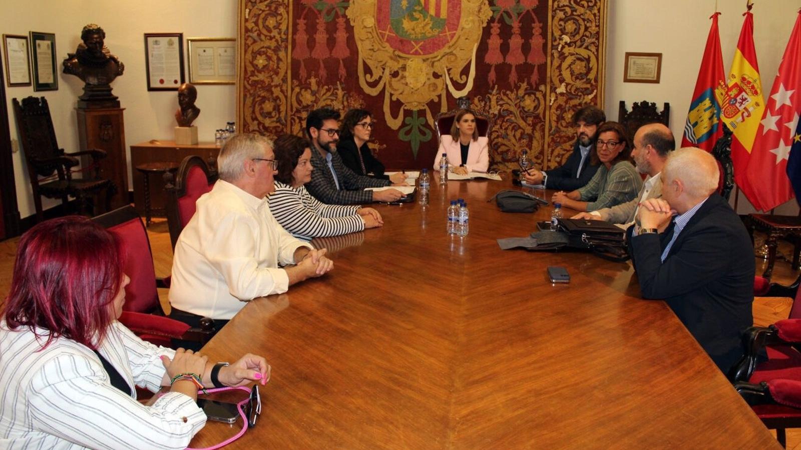 Raphael, el Grupo Ciudades Patrimonio de la Humanidad de España y CAJE, nuevos premios Ciudad de Alcalá 2023