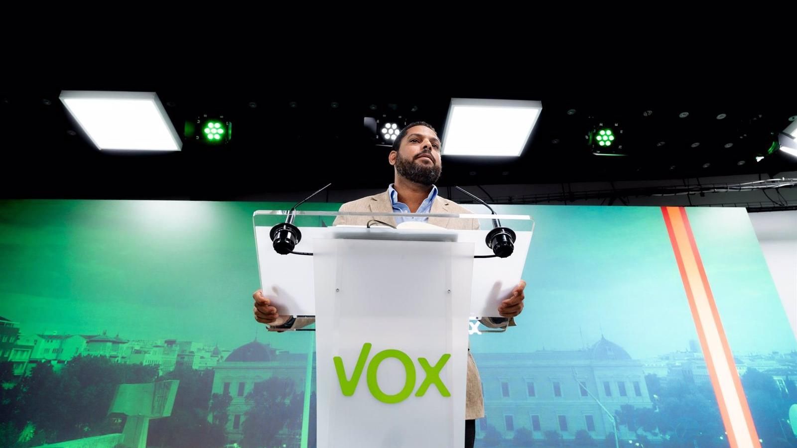 Vox insta al Gobierno a retirar libros de texto y material educativo que puedan afectar a la "inocencia" de los menores