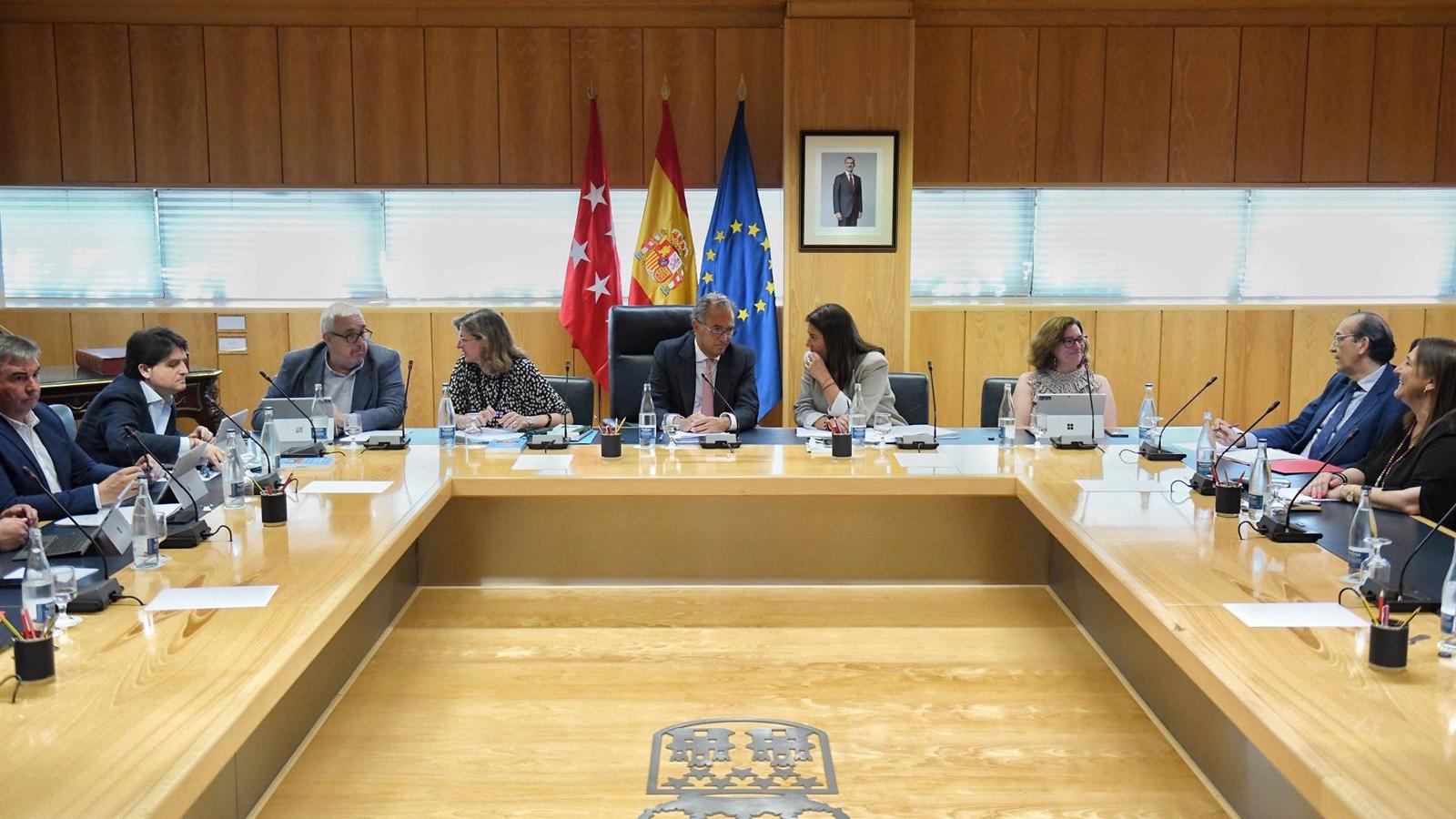 Tenso minuto de silencio por Israel en la Asamblea de Madrid