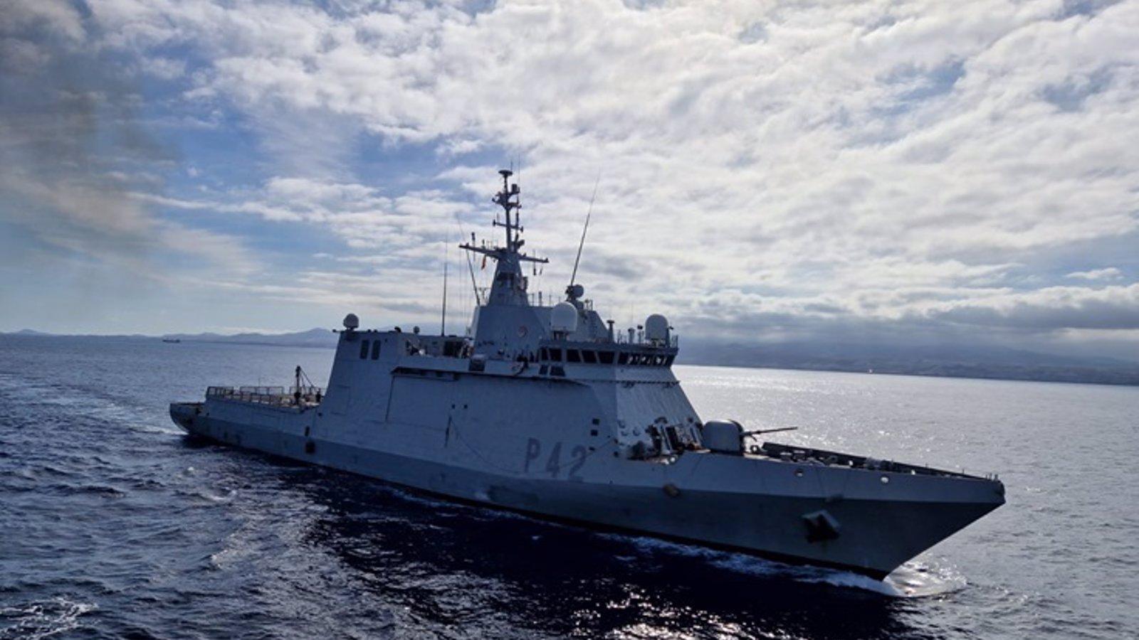 La Armada española intercepta un submarino y un remolcador rusos cerca de las aguas de Baleares