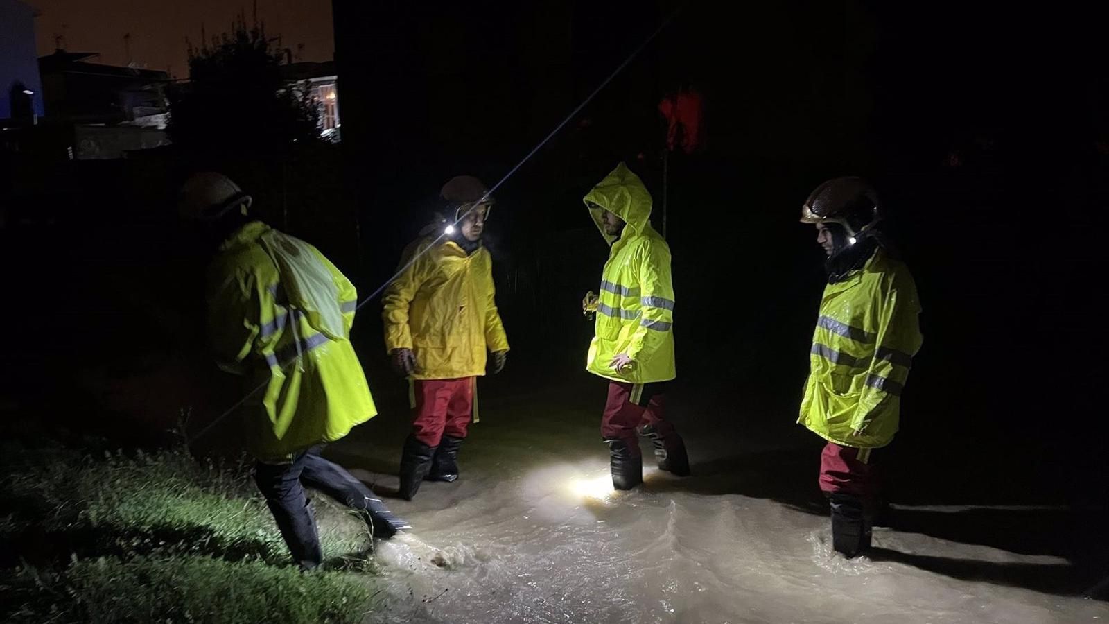 Los Bomberos de la Comunidad realizan medio centenar de intervenciones por la lluvia