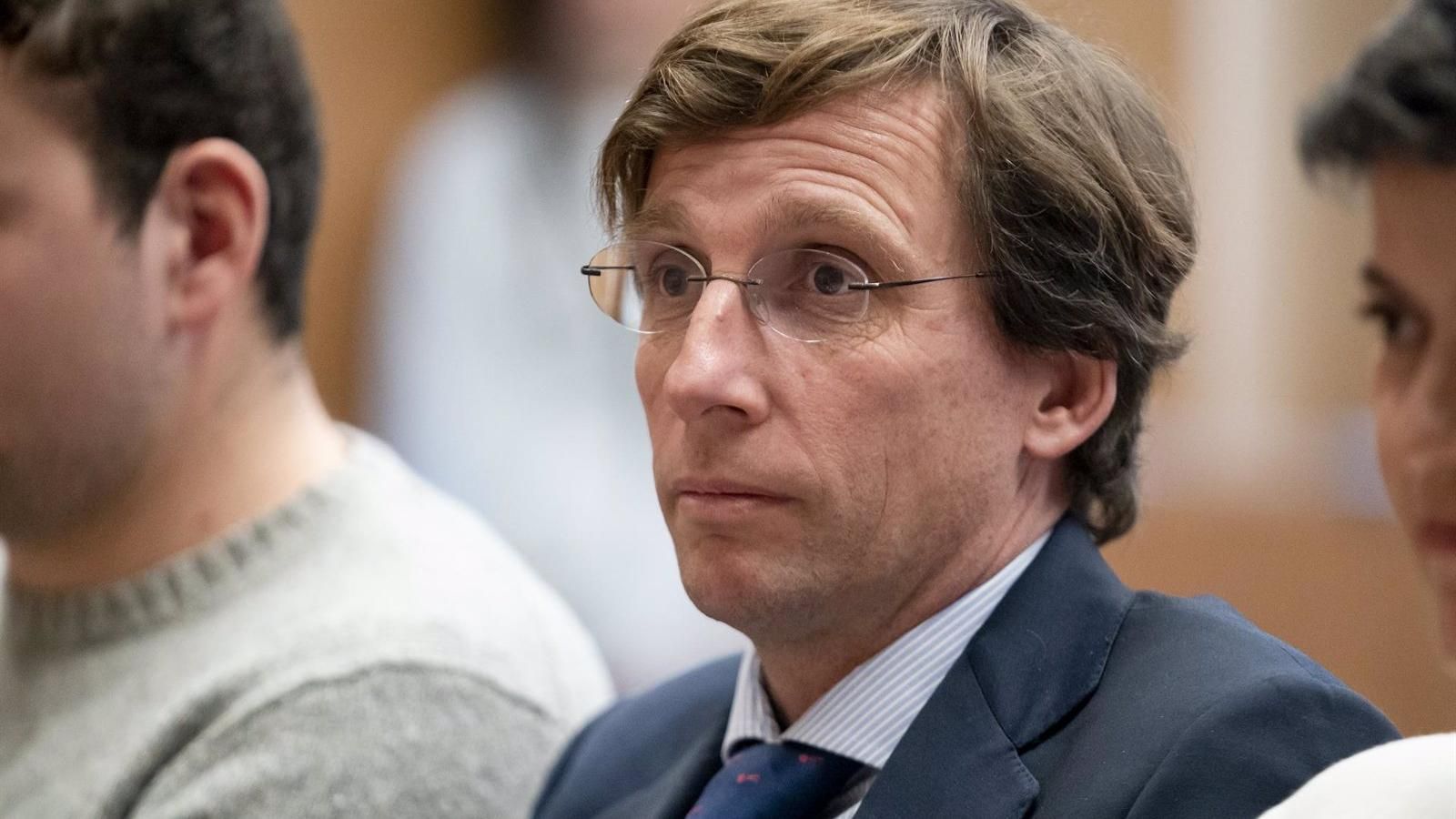 Martínez-Almeida recuerda que 600.000 madrileños sufren el "caos" de Cercanías diariamente