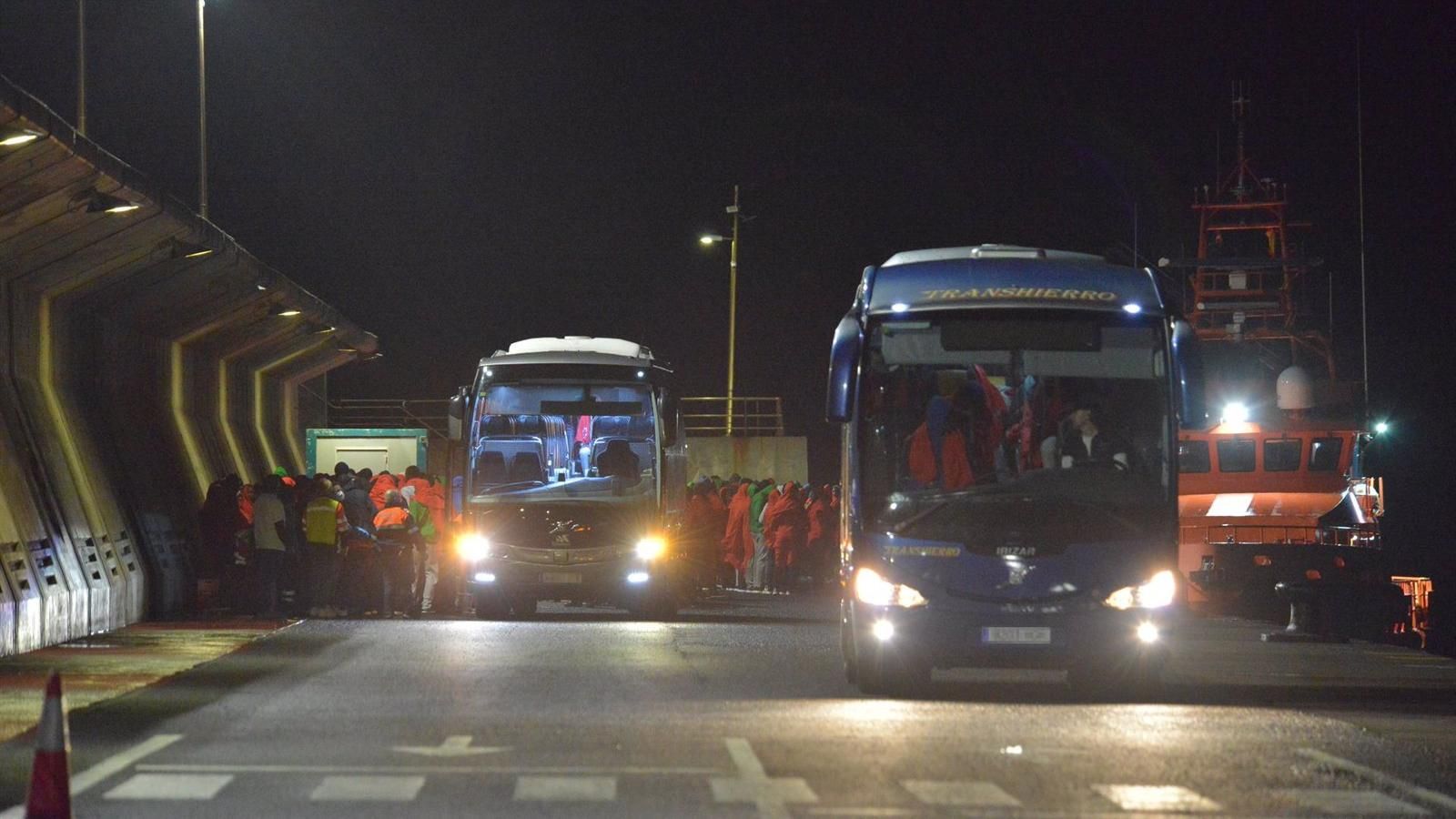 La Comunidad de Madrid afea al Gobierno central la falta de información sobre el traslado de migrantes a la región