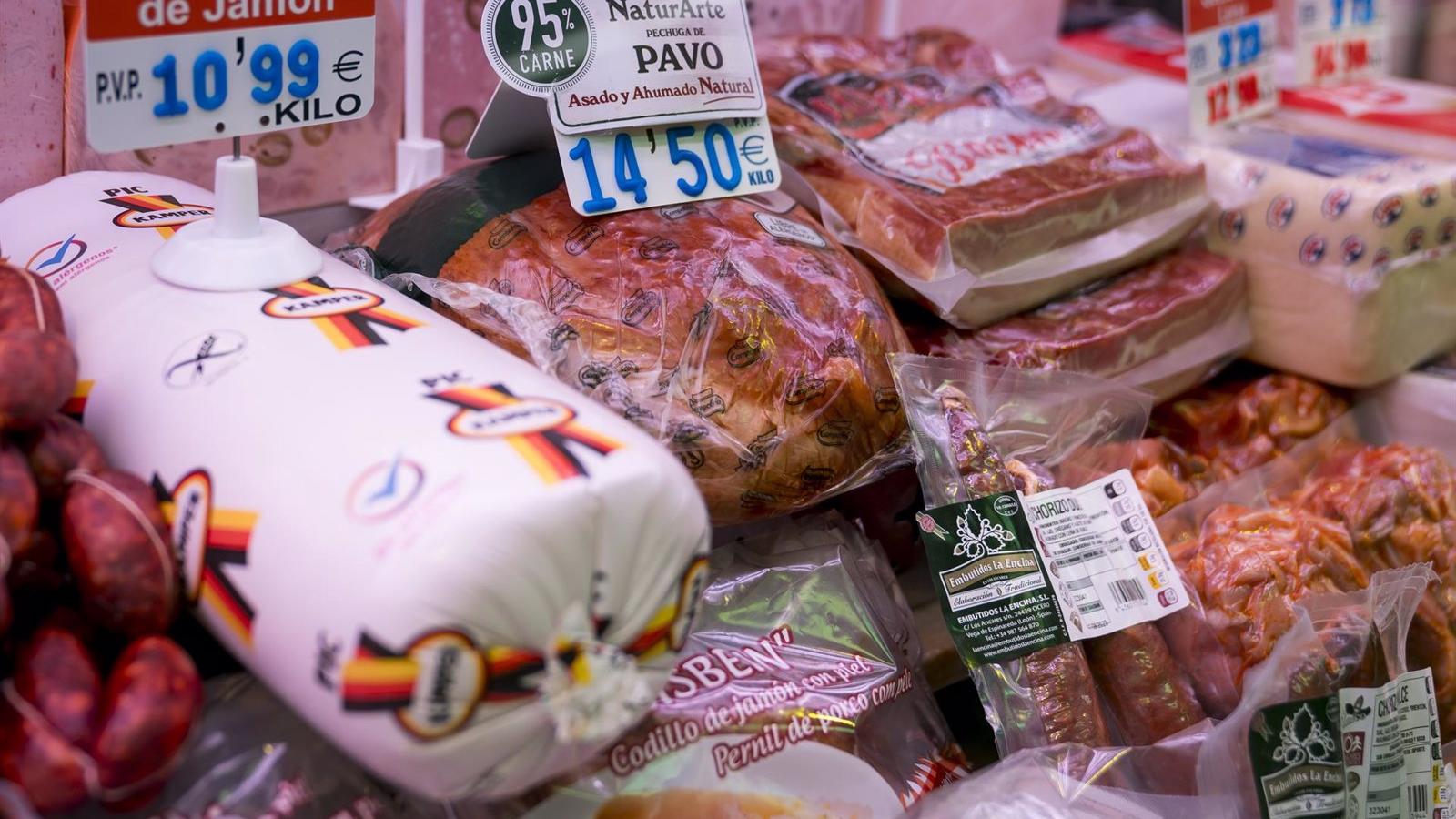 El IPC se mantiene en el 3,5% en octubre, pero la subyacente se modera seis décimas, hasta el 5,2%