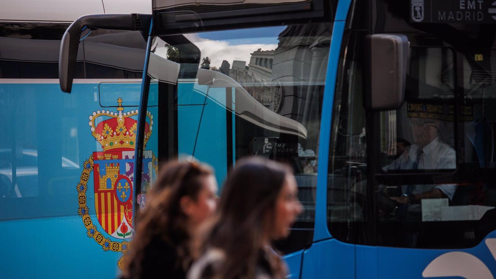 Cortes de tráfico y alteraciones en 12 líneas de EMT por la jura de la Constitución de Leonor