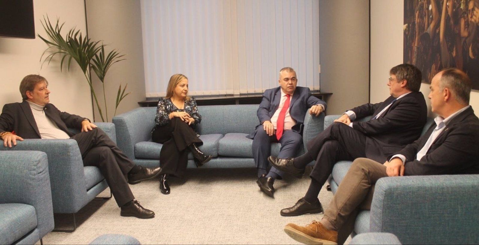 Cerdán se reunió una hora con Puigdemont y hablaron de la fecha de investidura y de temas para la próxima legislatura