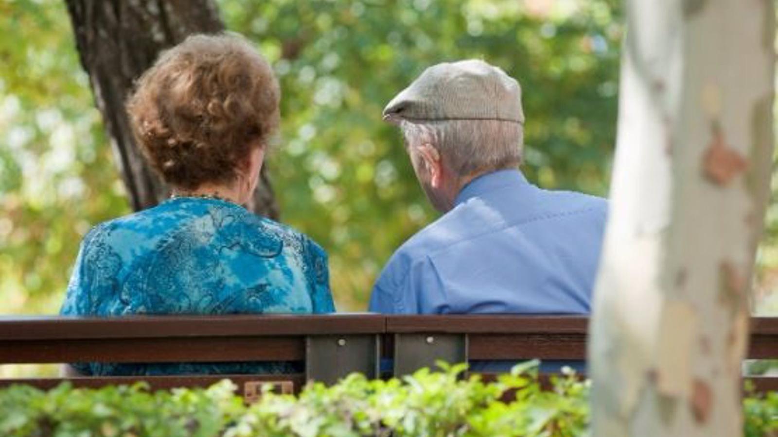 Los octogenarios y centenarios aumentan en España, especialmente las mujeres, según un estudio del CSIC