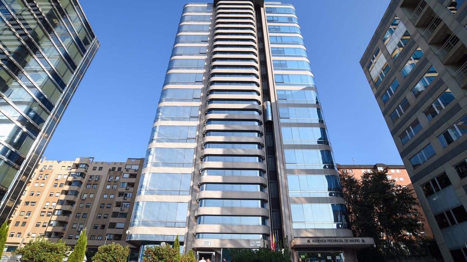 Juzgan a un hombre por apuñalar a un joven que le exigió que dejara en paz a su novia