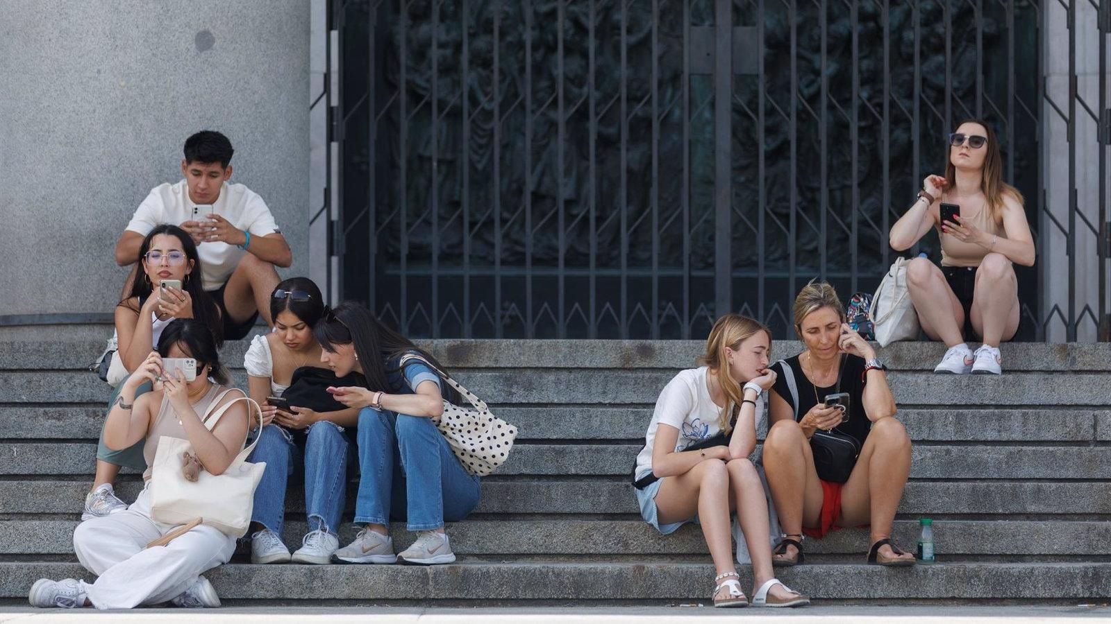 De Paco incide en la labor del Gobierno regional para continuar la "buena senda" de los datos turísticos en la Comunidad