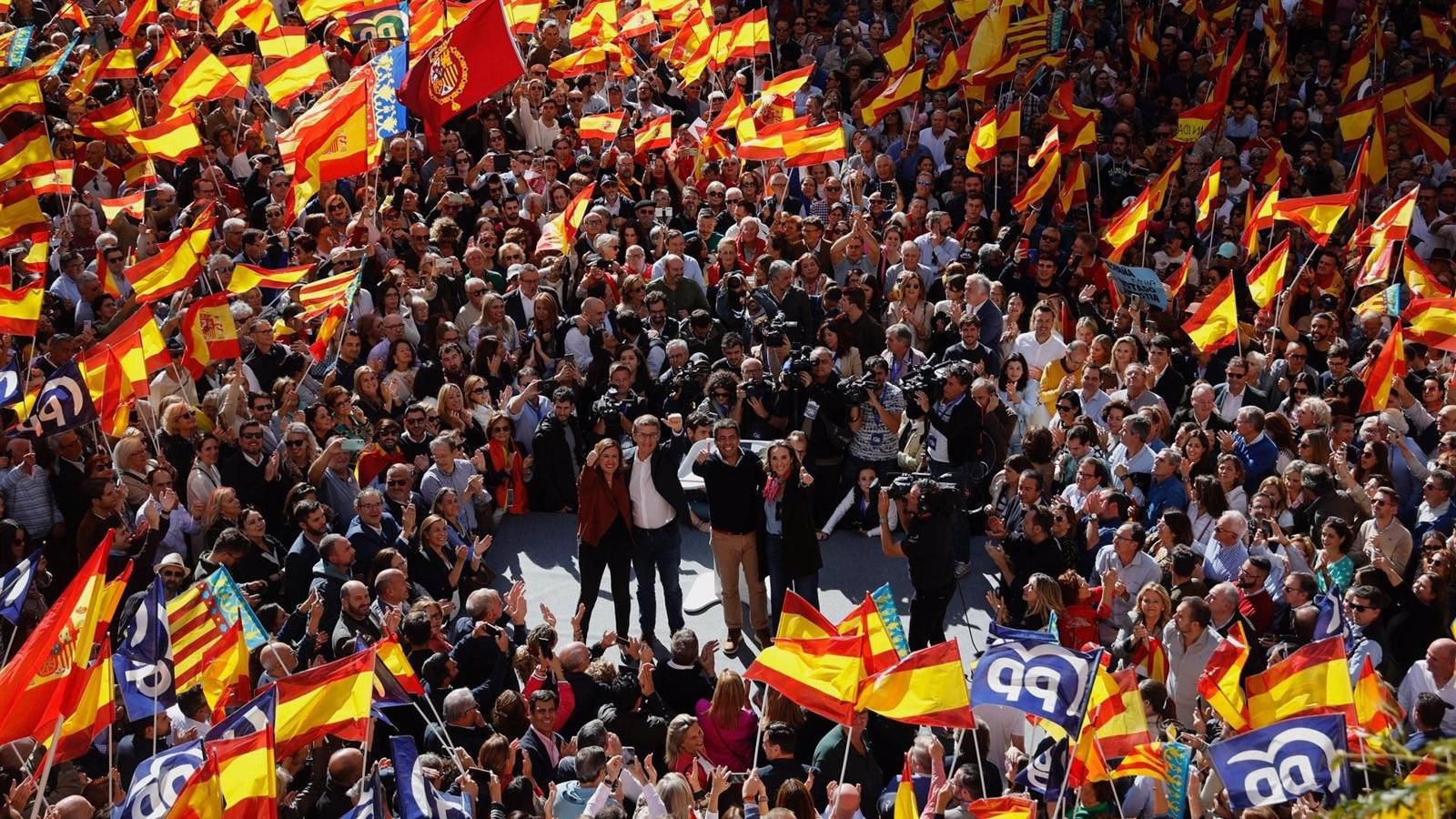 Feijóo avisa a Sánchez que pagará sus cesiones a independentistas: "España seguirá y el PSOE será la nada"