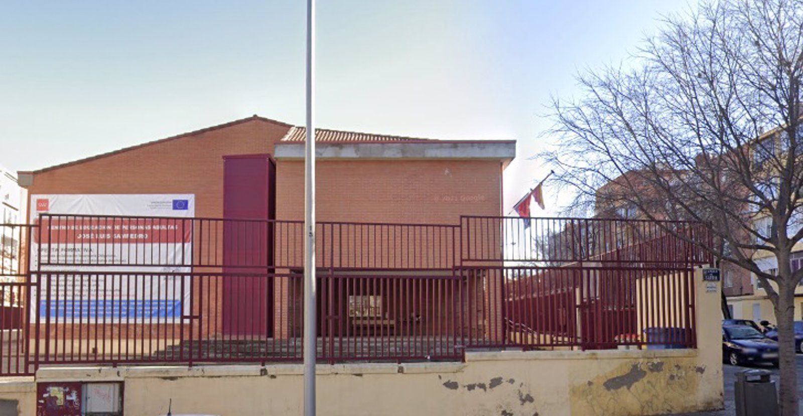 Un alumno de un centro de adultos amenaza con un cuchillo a una profesora porque "le ponía malas notas"