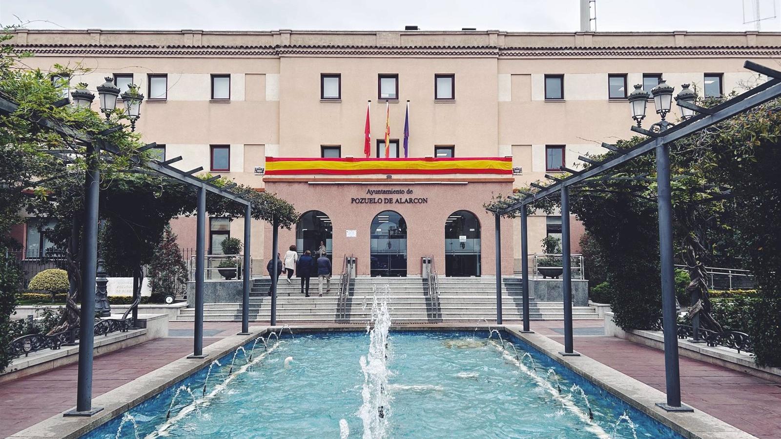 El PSOE de Pozuelo lanza una recogida de firmas para que el Ayuntamiento instale sistemas de climatización en los colegios