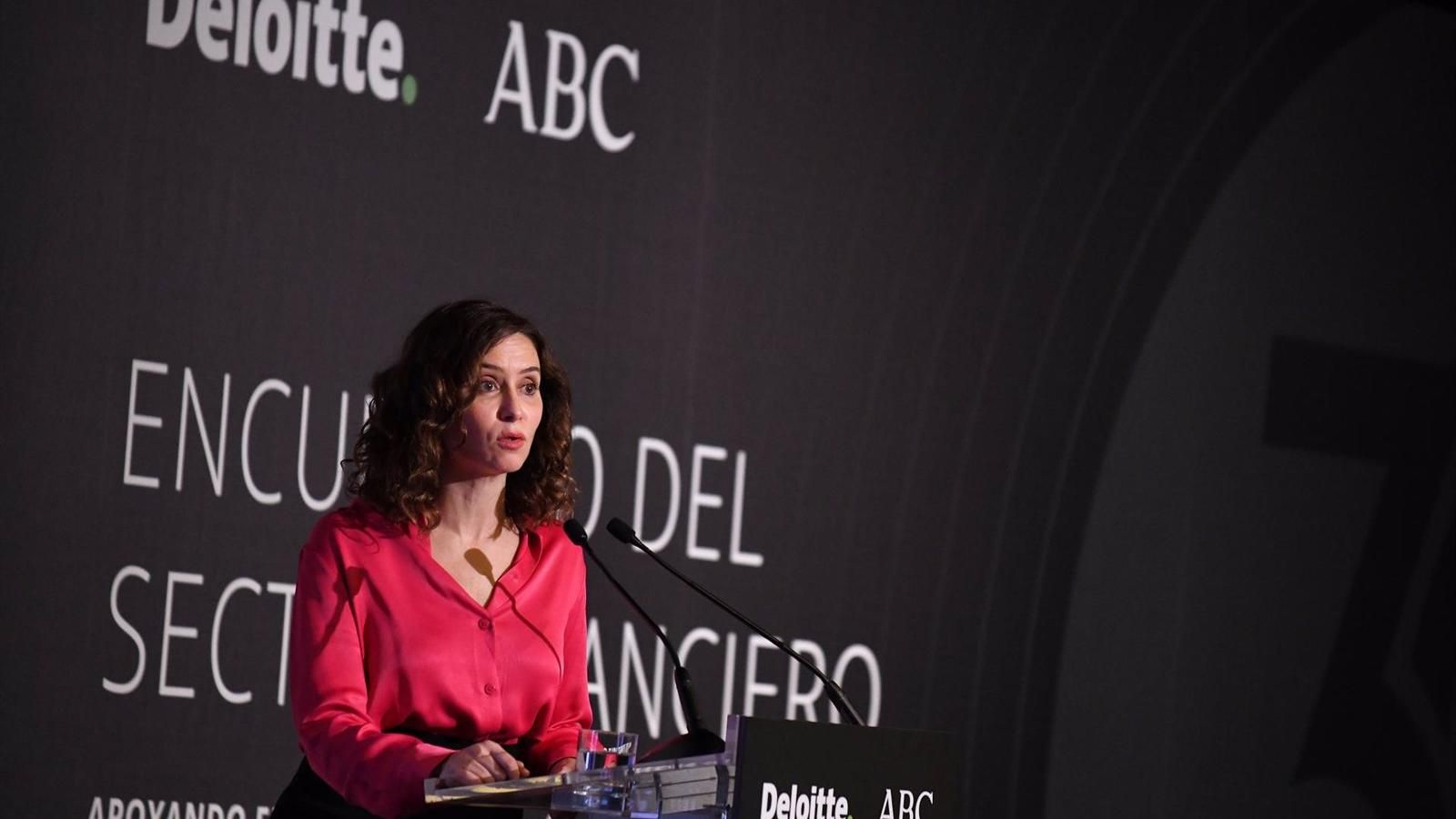 Díaz Ayuso critica que "un grupo de ultras parasitara" las protestas en Ferraz y pide explicaciones por la actuación de la Policía