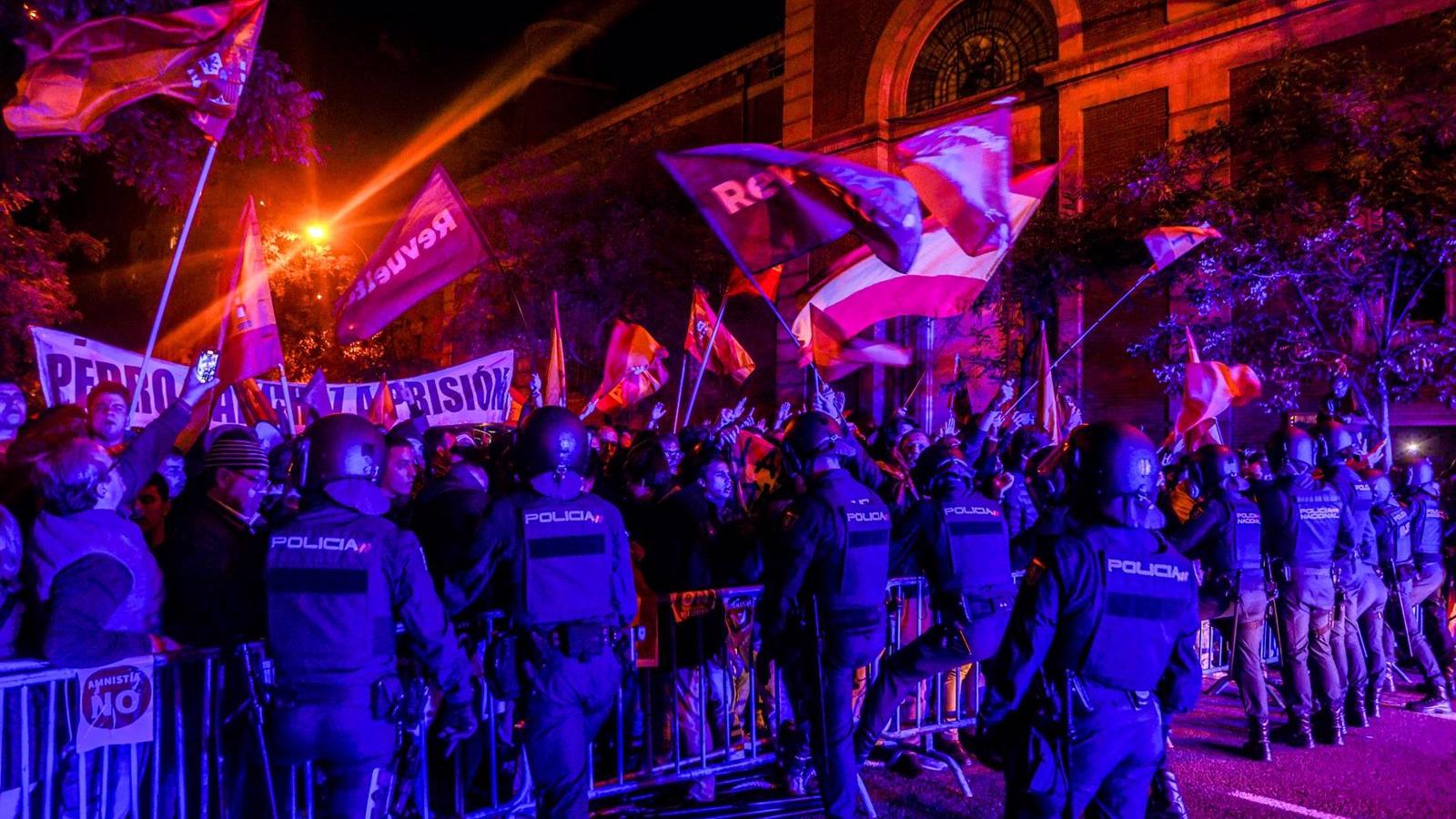 Sindicatos policiales denuncian las 'órdenes políticas' en  Ferraz y que Marlaska se esconda tras los agentes