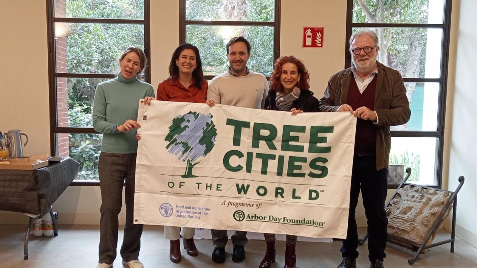 Las Rozas recibe la bandera de la FAO 'Tree Cities of the World' por su gestión del arbolado en 2022