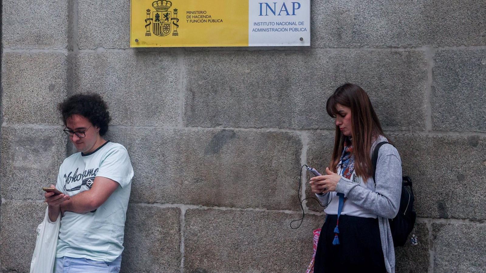 La Comunidad ofrecerá a los ayuntamientos una bolsa de 400 interinos para cubrir puestos vacantes