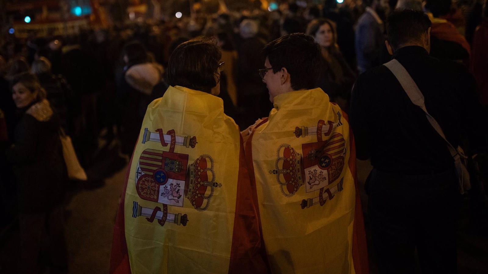 La undécima jornada de protestas contra la amnistía en Ferraz transcurre sin incidentes
