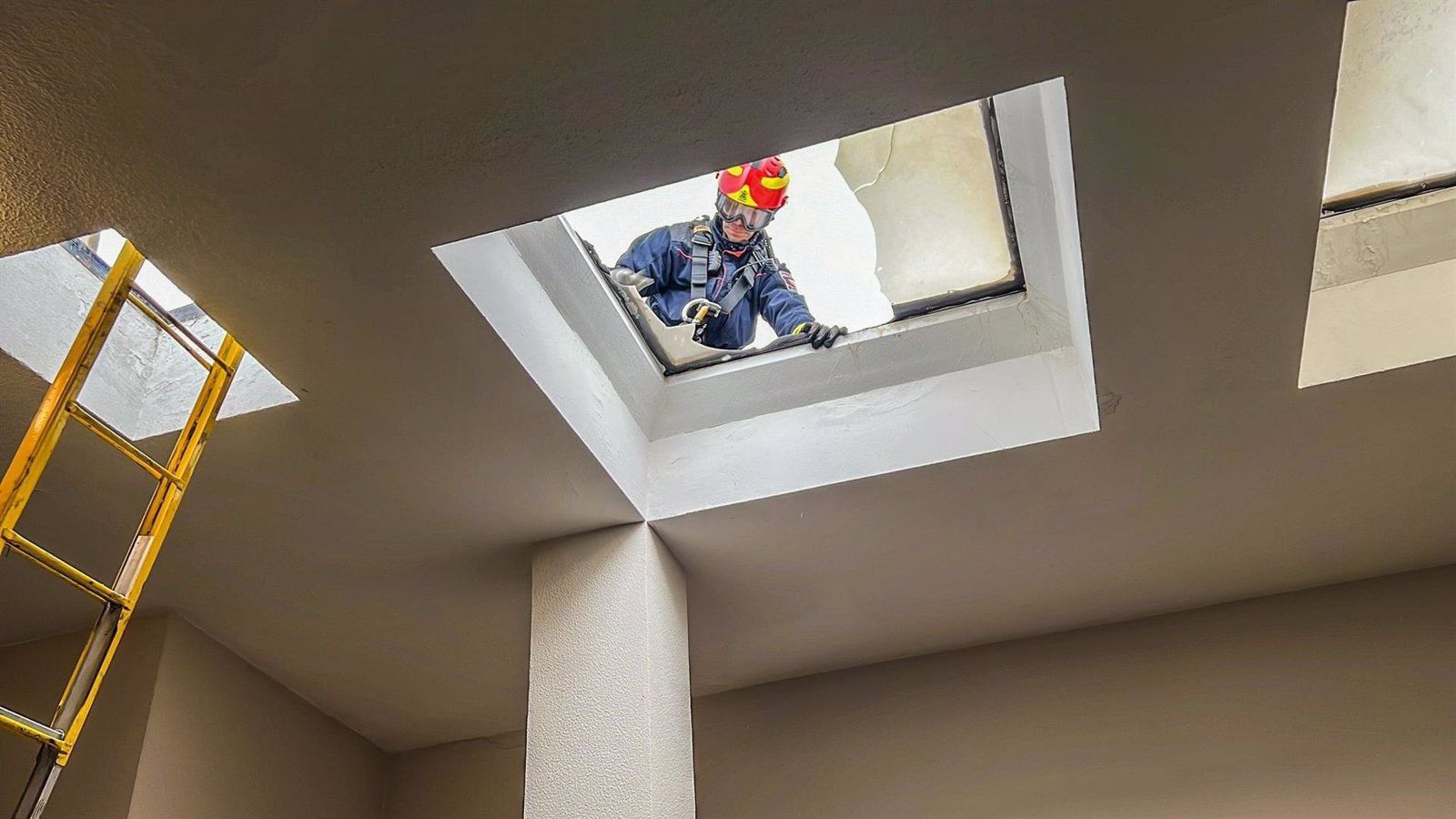  Herido grave un obrero de 20 años tras caerse de una azotea en Las Rozas