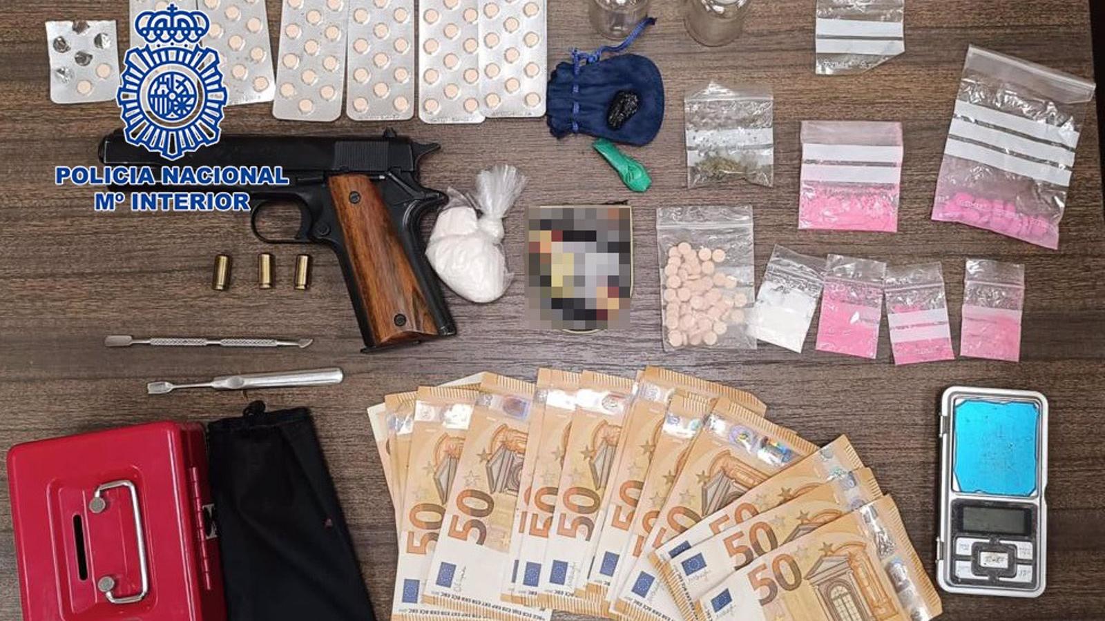  Tres detenidos en Alcorcón por distribuir varios tipos de droga por toda la región con un coche 'caleteado'